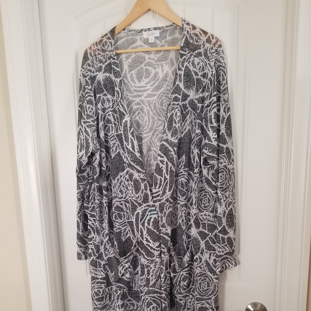 2XL Sarah - Lularoe - Grey w/ White Roses